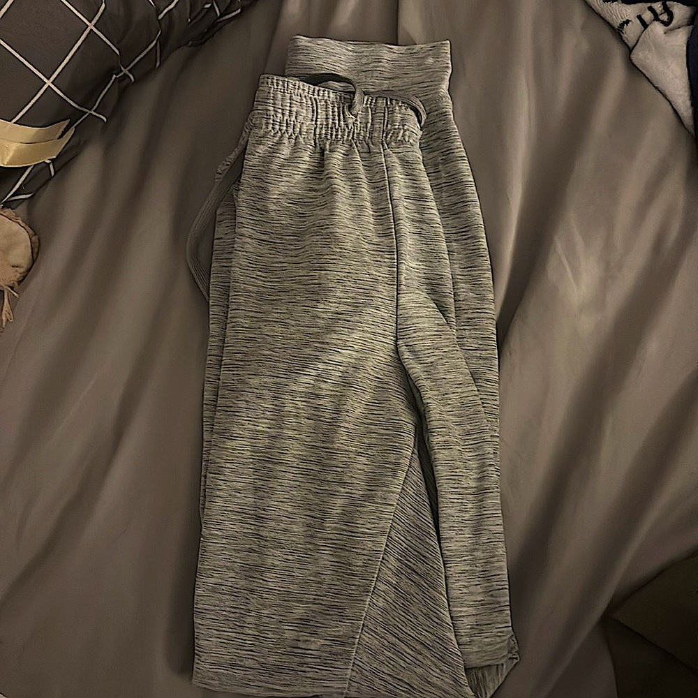 gray sweatpants